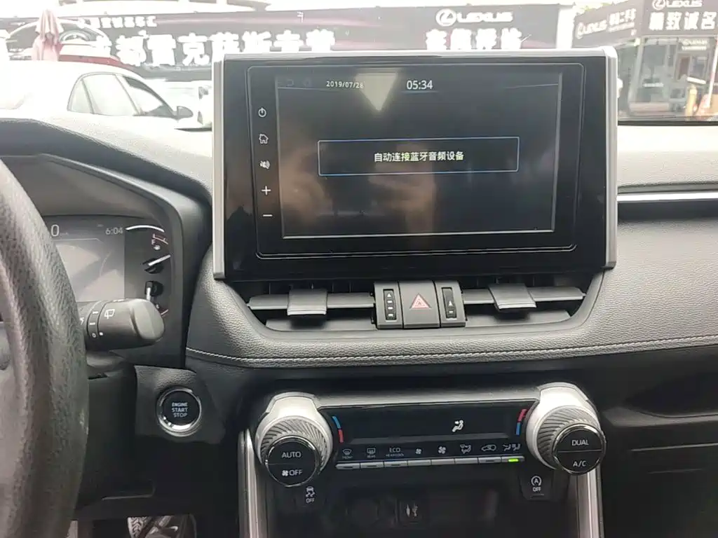 Toyota RAV4 — миниатюра 13