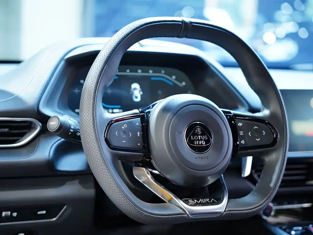 Lotus Emira — миниатюра 29
