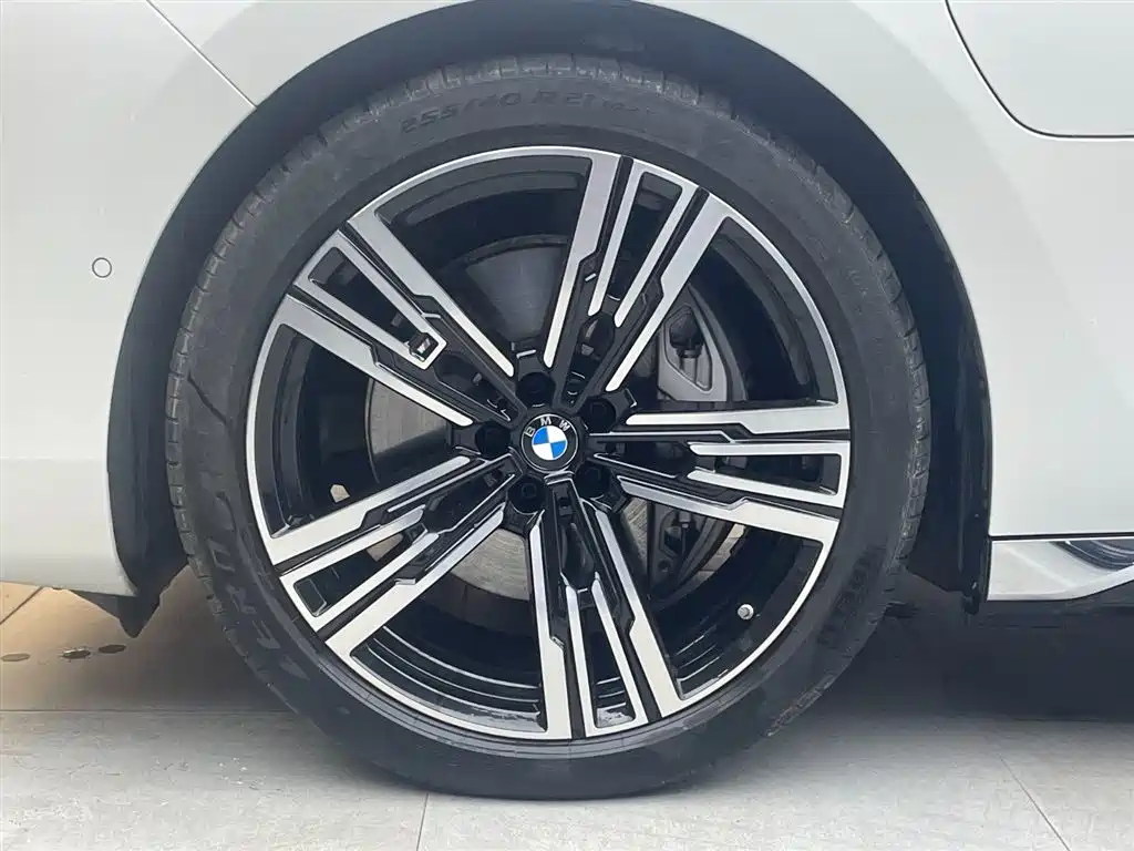 BMW i7 — миниатюра 17