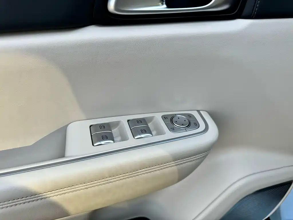 Li Auto Li ONE — миниатюра 12
