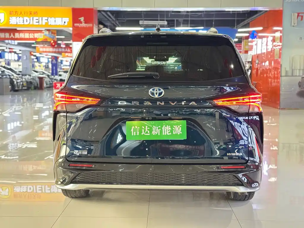 Toyota Granvia — миниатюра 7
