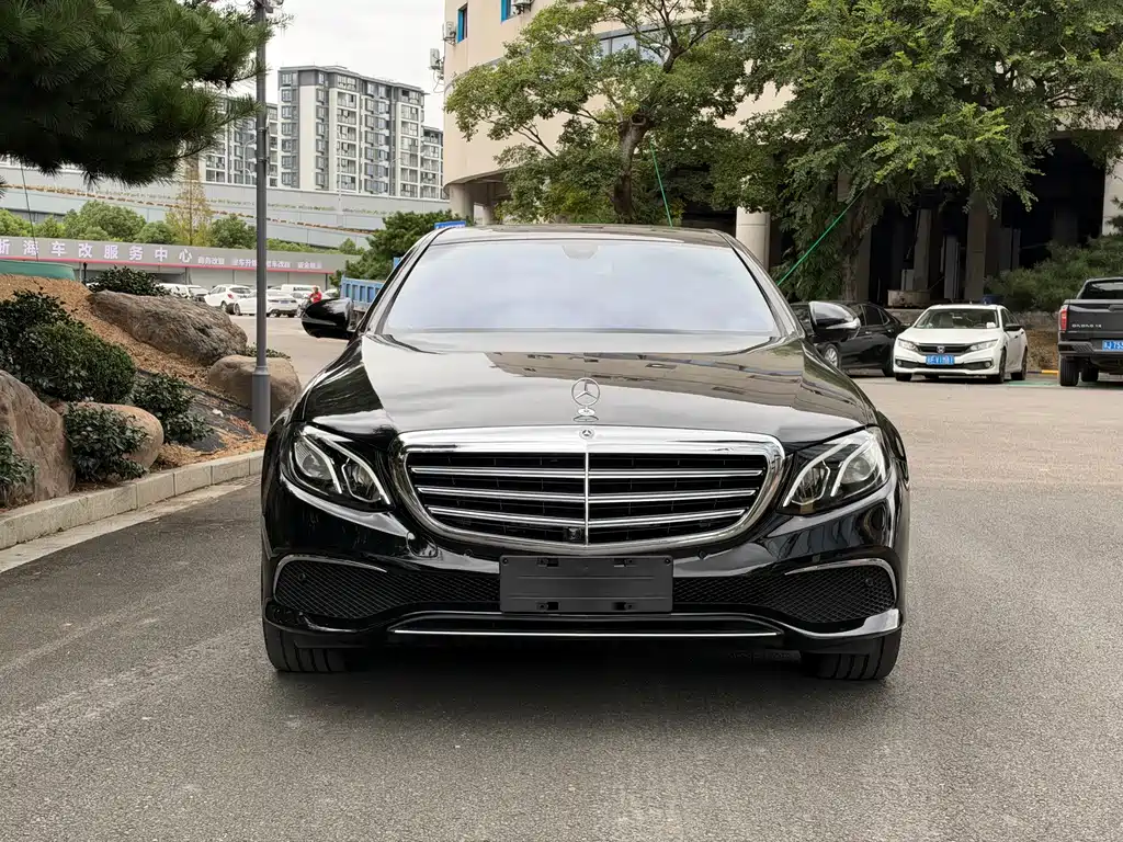 Mercedes-Benz E-Class — миниатюра 2