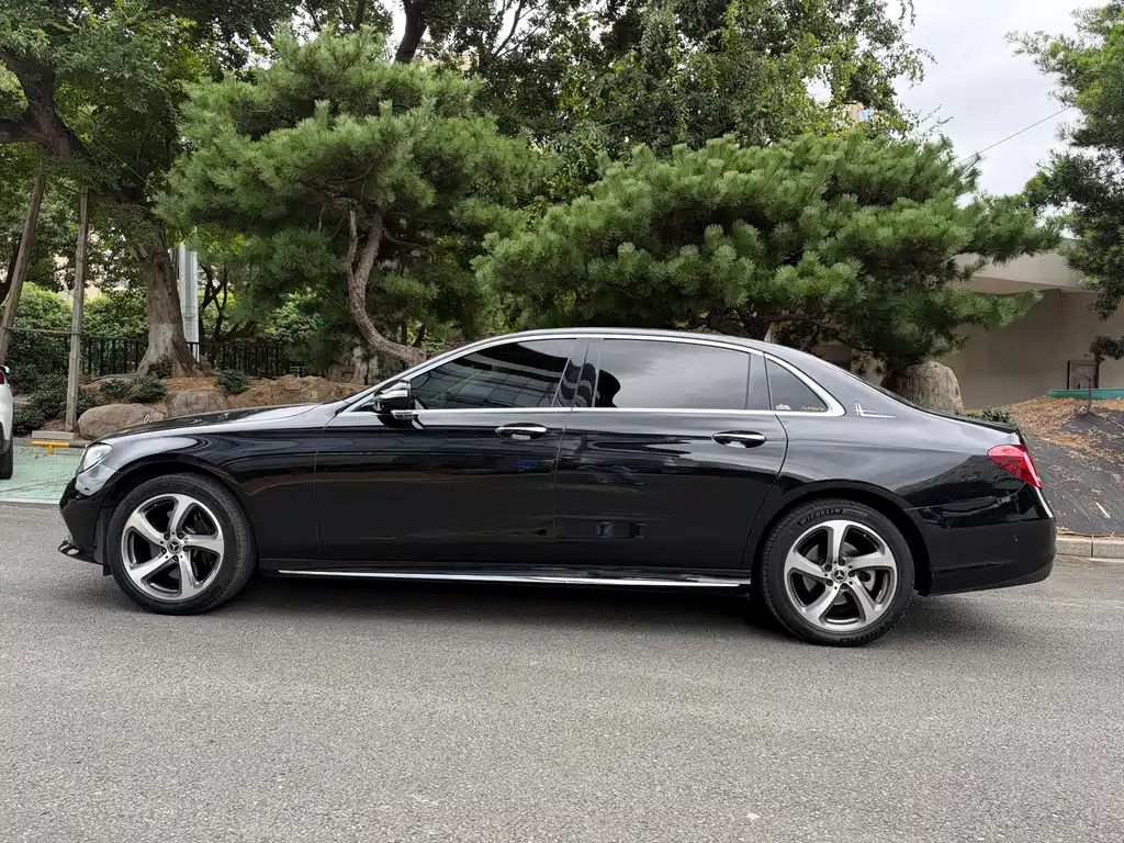 Mercedes-Benz E-Class — миниатюра 15