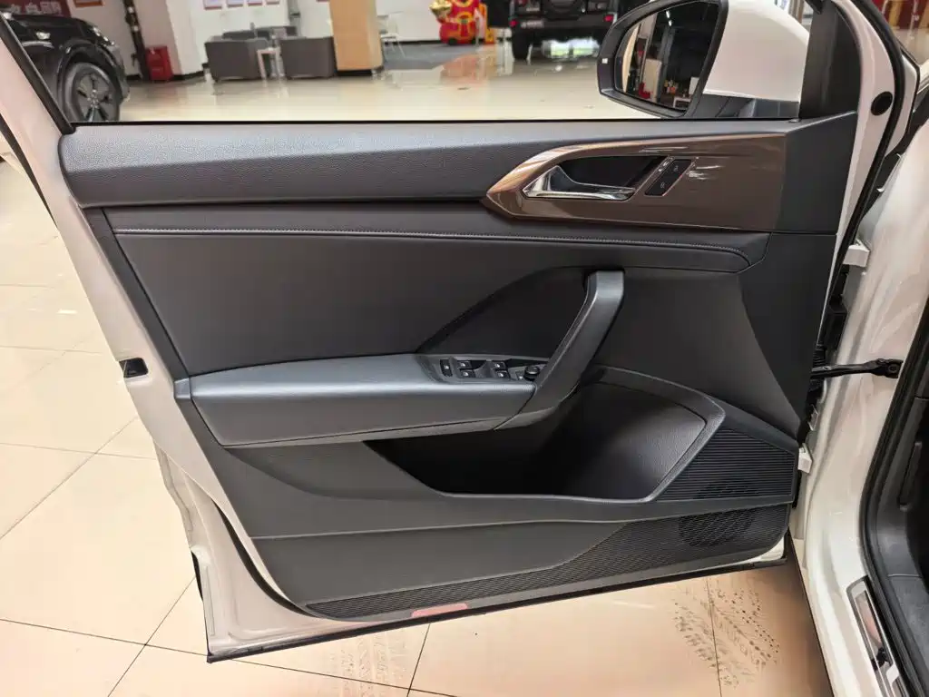 Volkswagen Tharu — миниатюра 6