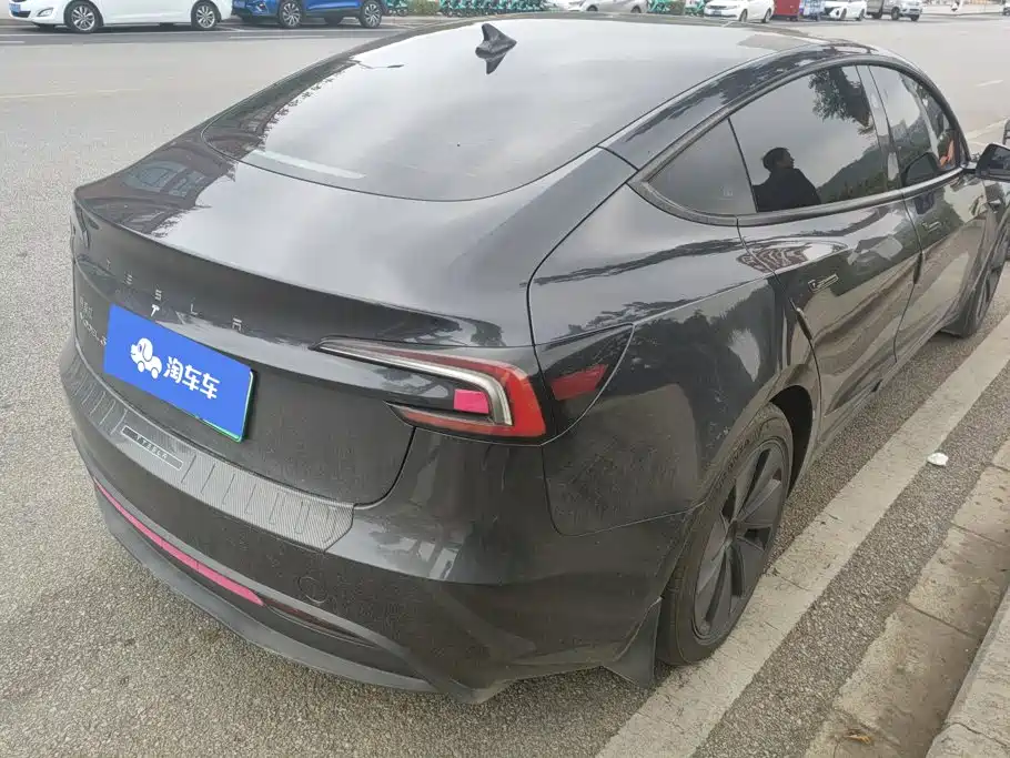 Tesla Model 3 — миниатюра 3