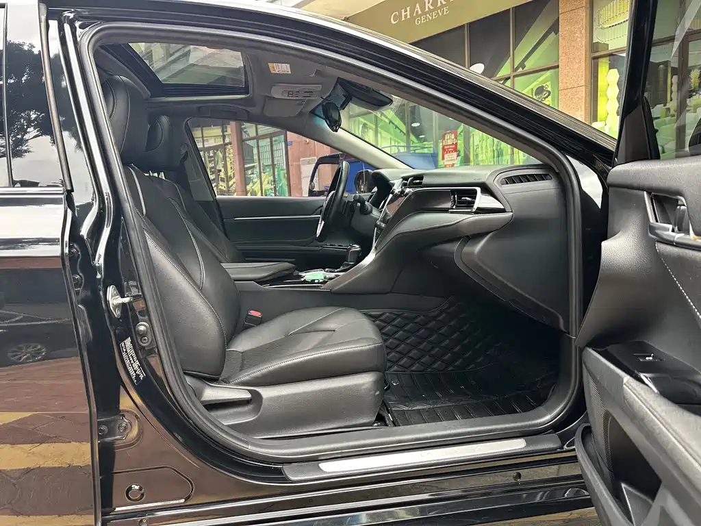 Toyota Camry — миниатюра 10