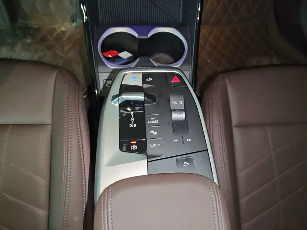 BMW iX1 — миниатюра 14