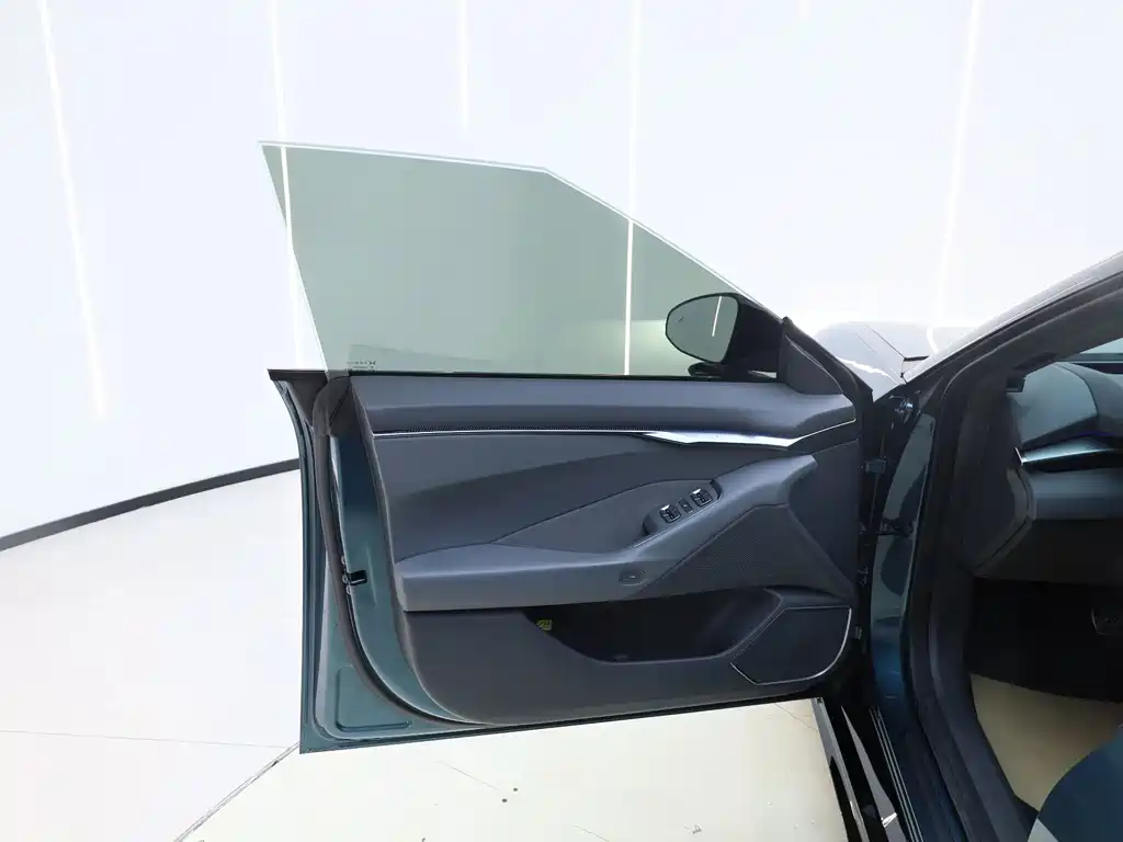 XPeng P7 — миниатюра 11