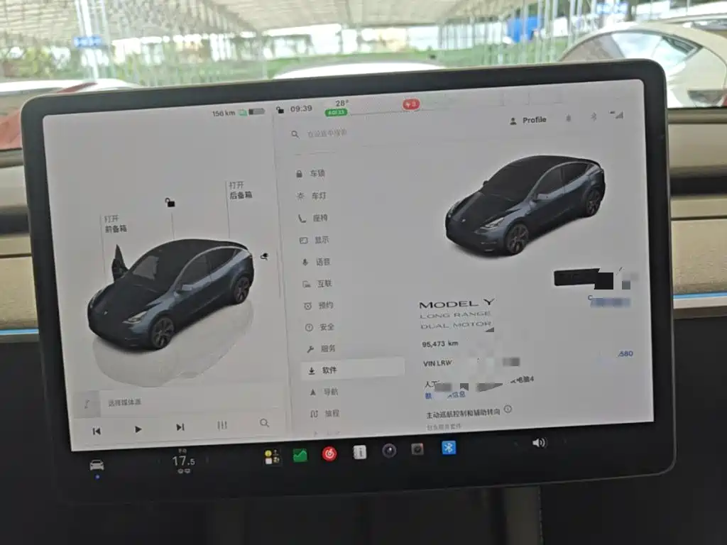 Tesla Model Y — миниатюра 12