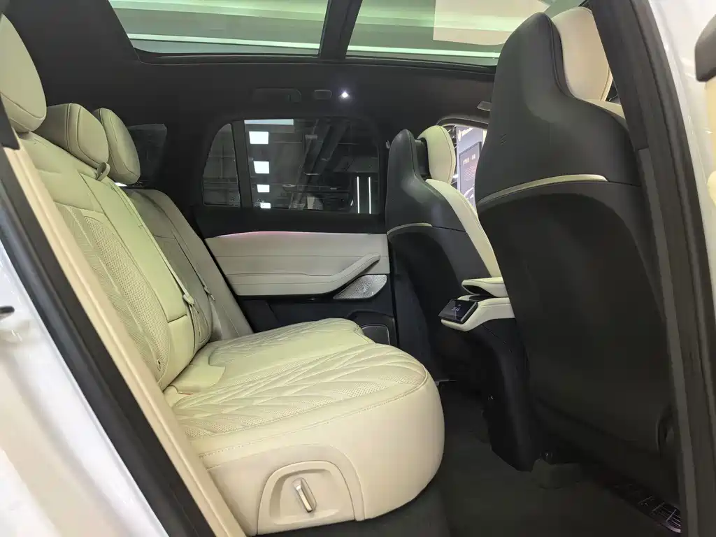 NIO ES6 — миниатюра 12