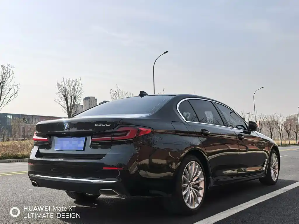 BMW 5 Series — миниатюра 9