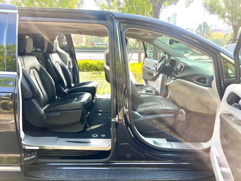Chrysler Grand Voyager (Import) — миниатюра 20