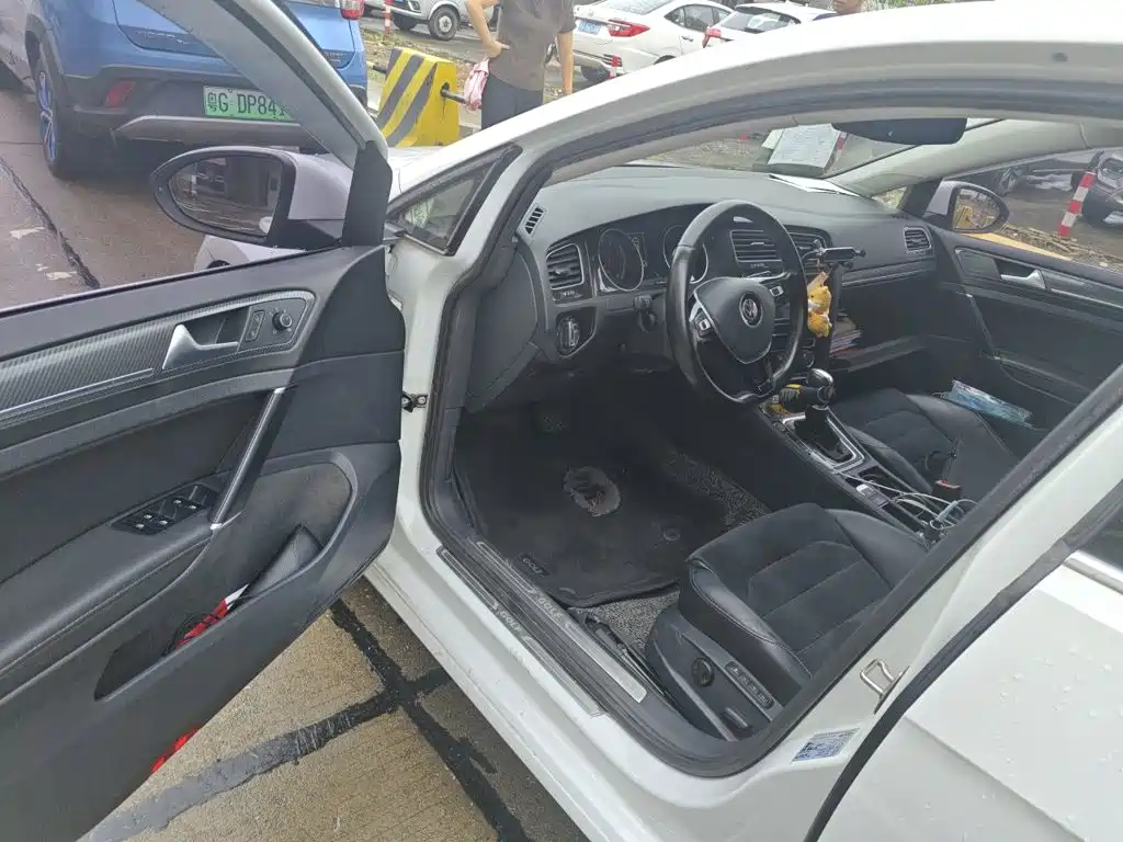 Volkswagen Golf — миниатюра 12