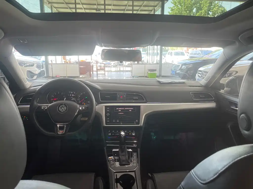 Volkswagen Lamando 2017 230TSI DSG
