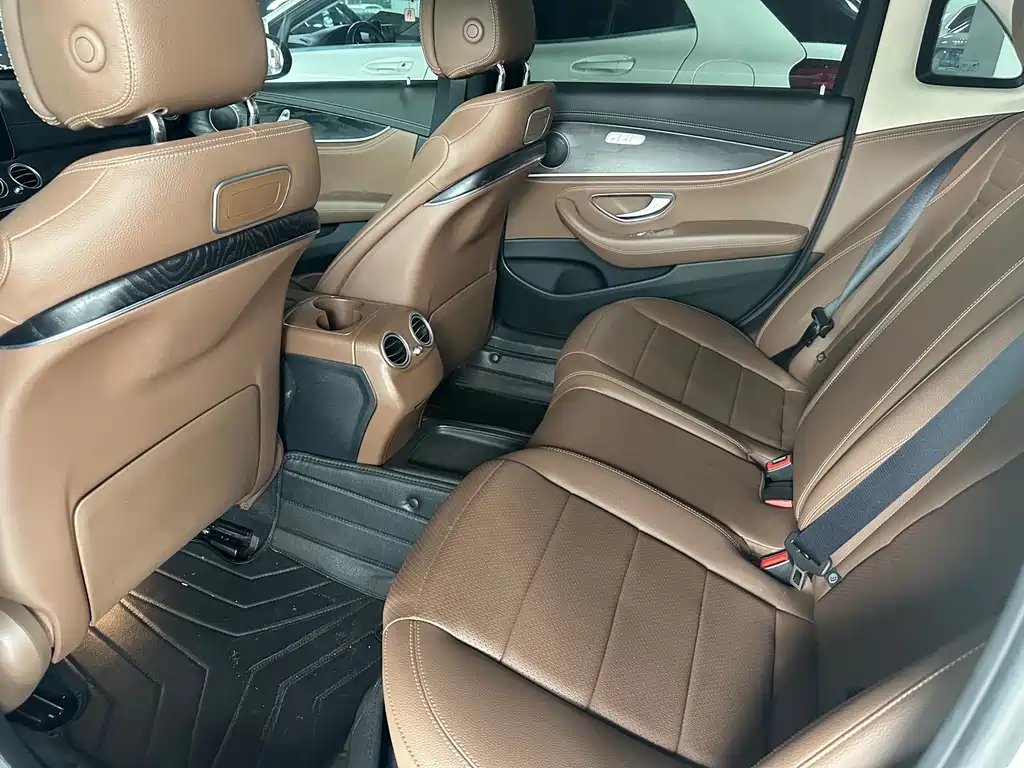 Mercedes-Benz E-Class — миниатюра 15