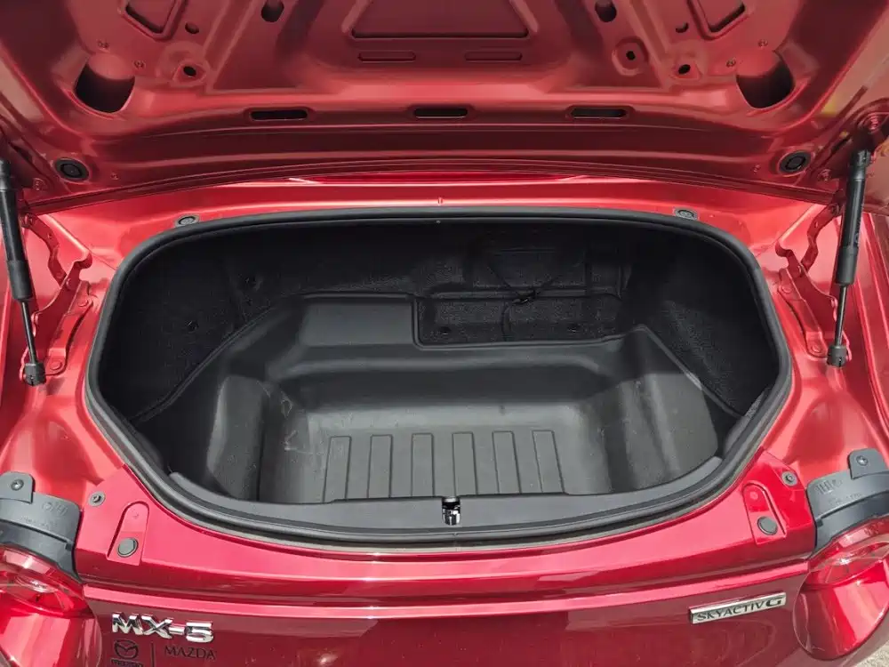 Mazda MX-5 2025 2.0L AT