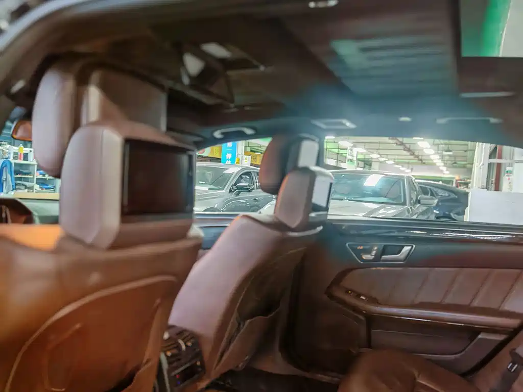 Mercedes-Benz E-Class — миниатюра 8