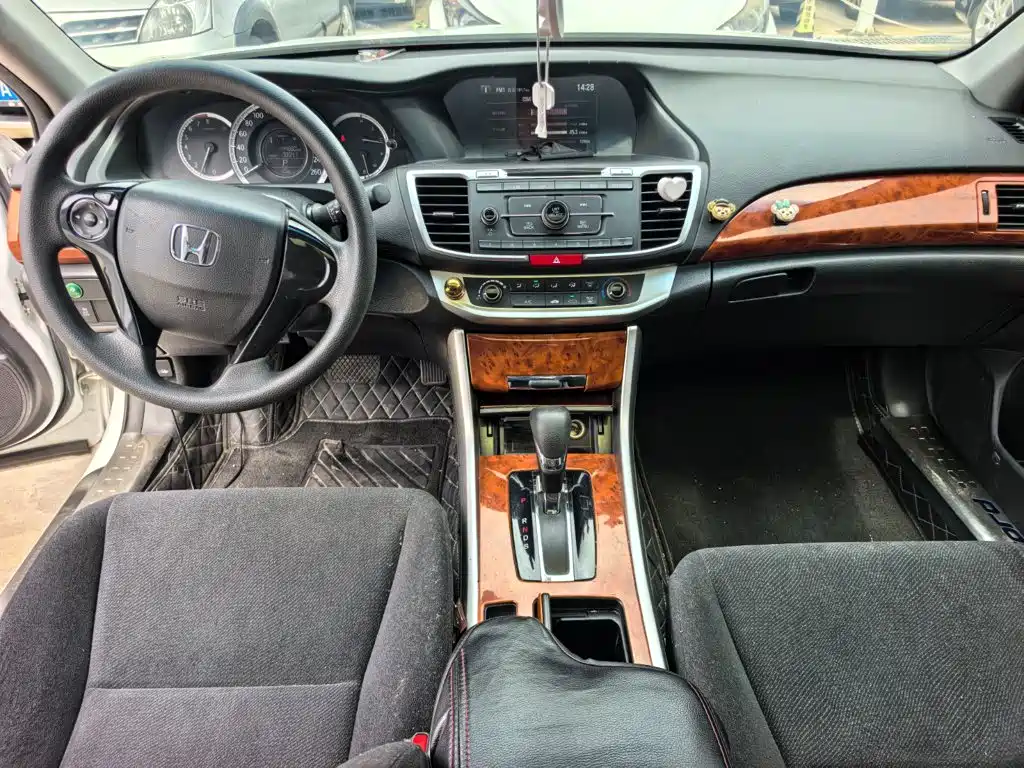 Honda Accord — миниатюра 10