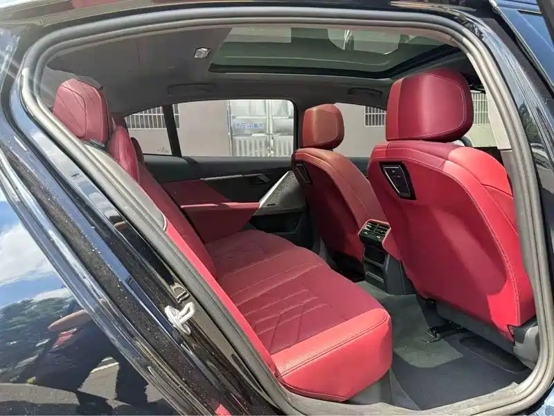 BMW 5 Series — миниатюра 6