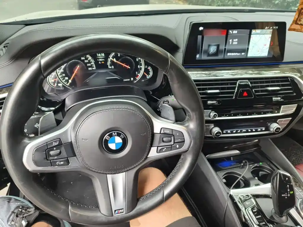 BMW 5 Series — миниатюра 10
