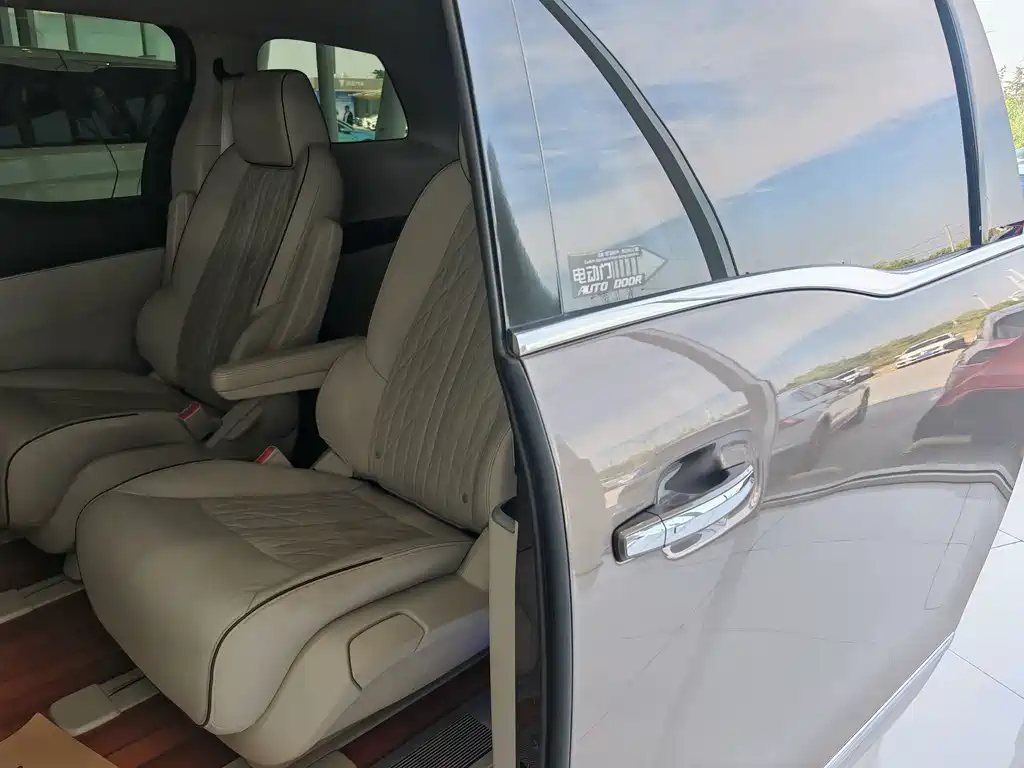 Buick GL8 — миниатюра 7