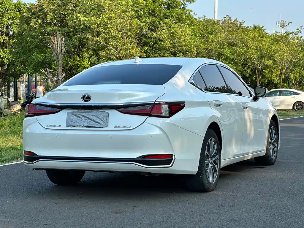 Lexus ES — миниатюра 6