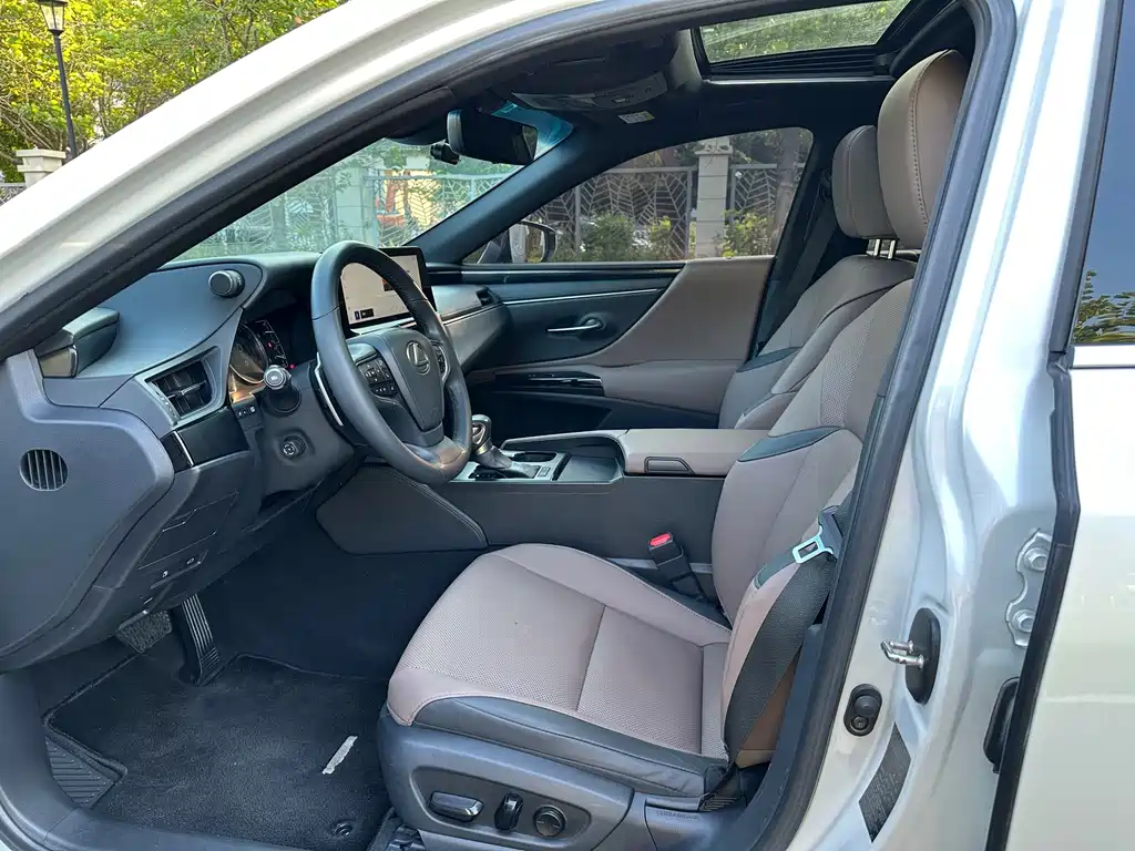 Lexus ES — миниатюра 7