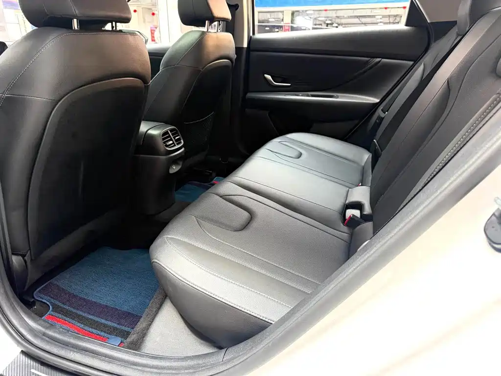 Hyundai Elantra — миниатюра 9