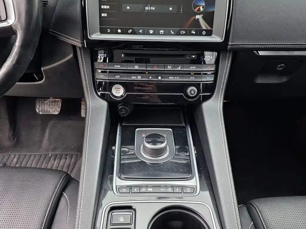 Jaguar F-PACE — миниатюра 16
