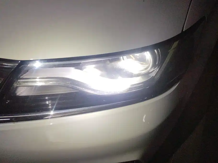 Roewe RX5 — миниатюра 5