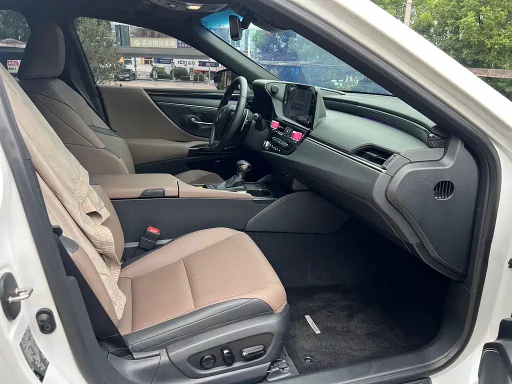Lexus ES — миниатюра 10
