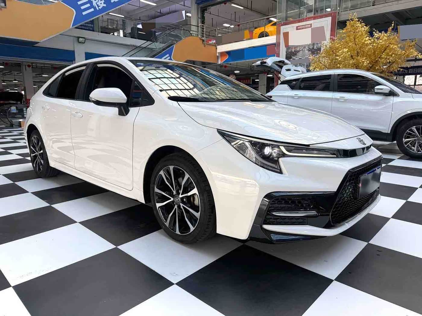 Toyota Levin 1.2 л 2022 г. Белый, пробег 35000 км