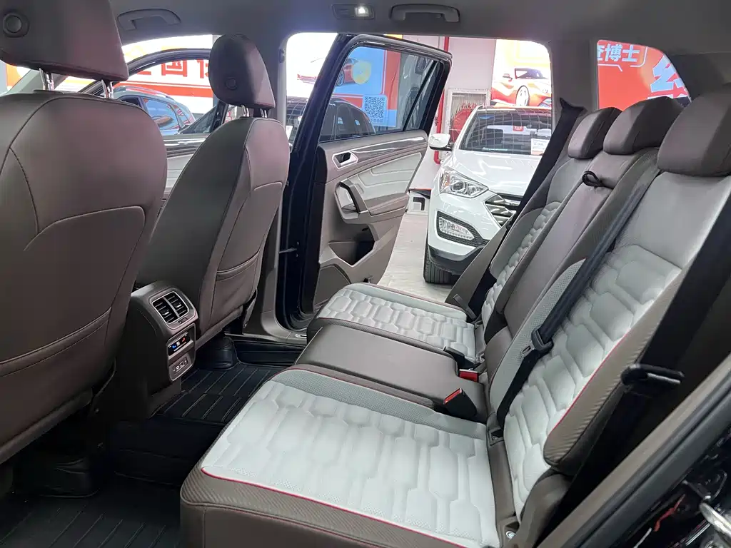 Volkswagen Tiguan L L 2023 330TSI AT R-Line Flagship