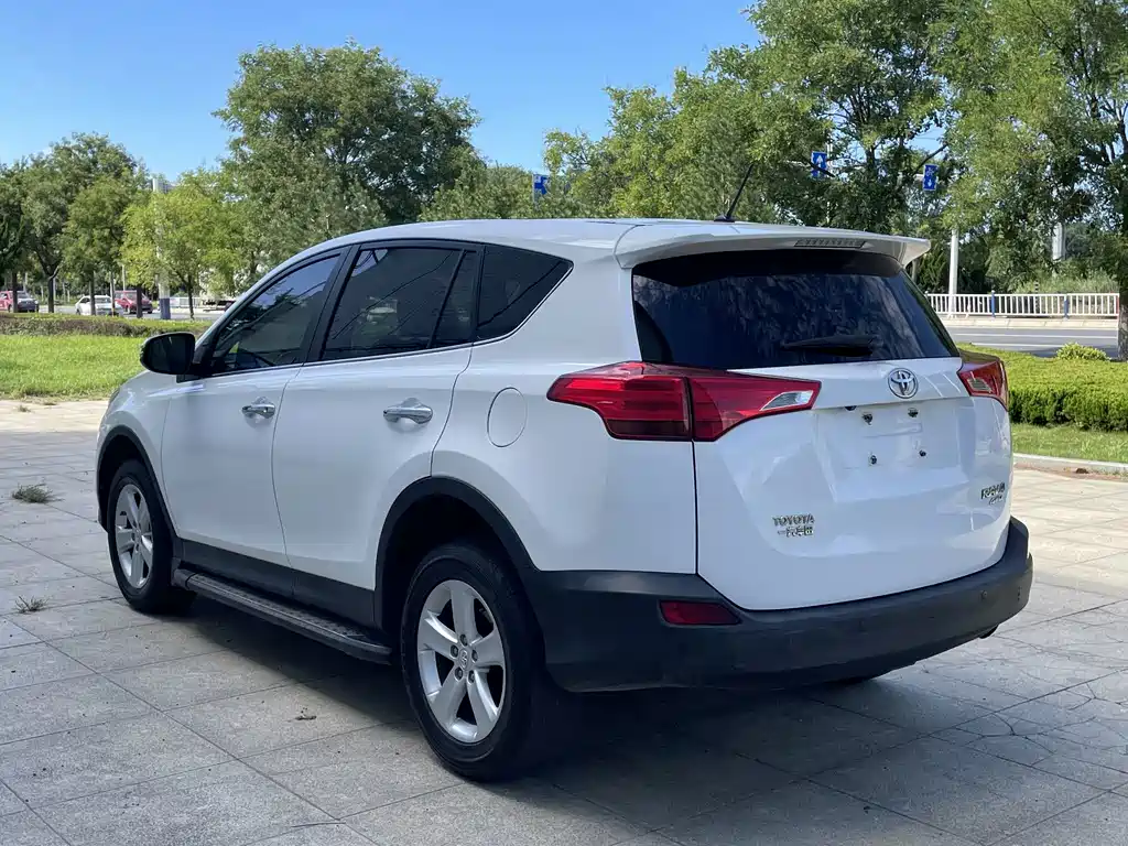 Toyota RAV4 — миниатюра 4
