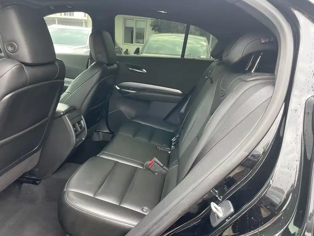 Cadillac XT4 — миниатюра 6
