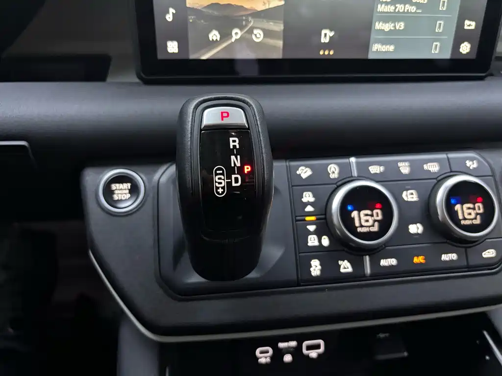 Land Rover Land Rover Defender 2021 110 2.0T P300