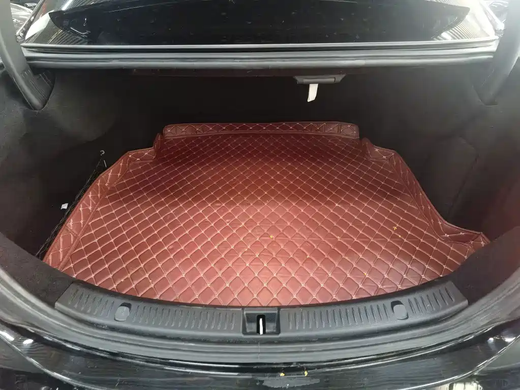 Mercedes-Benz E-Class — миниатюра 16