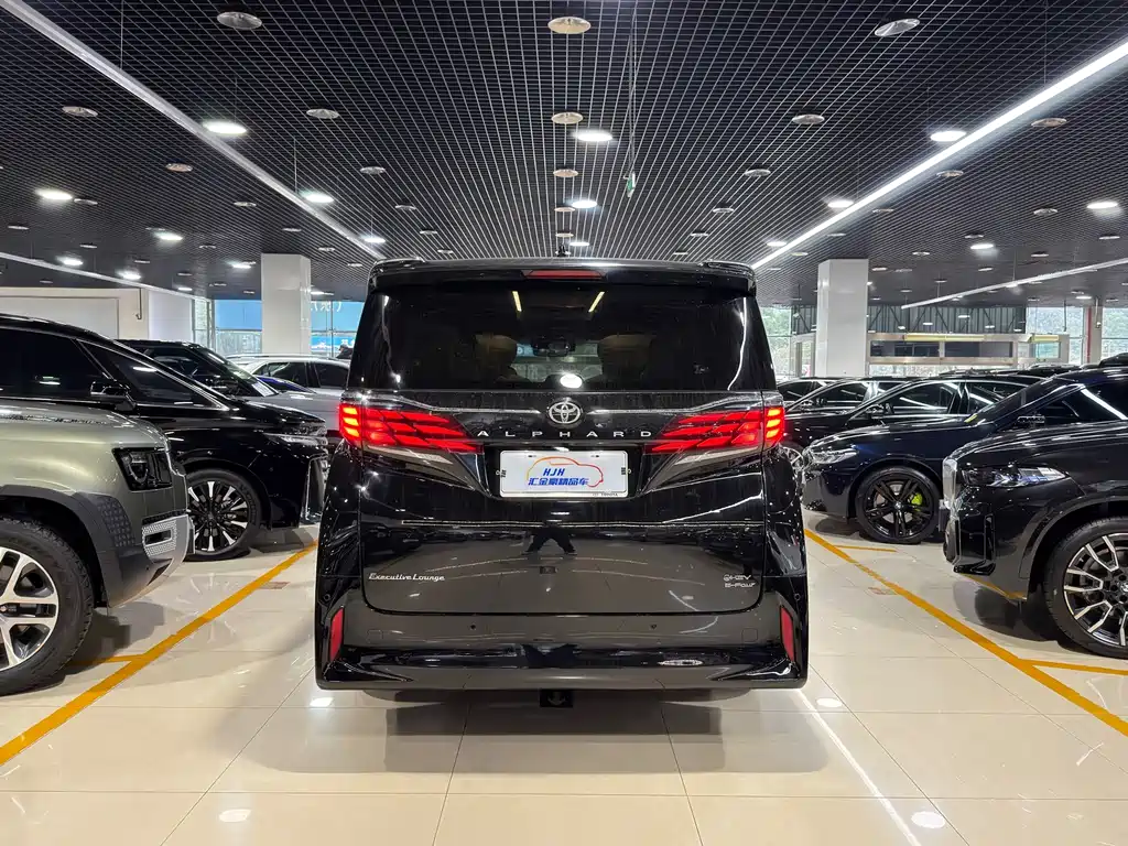 Toyota Alphard 2024 — фото 8