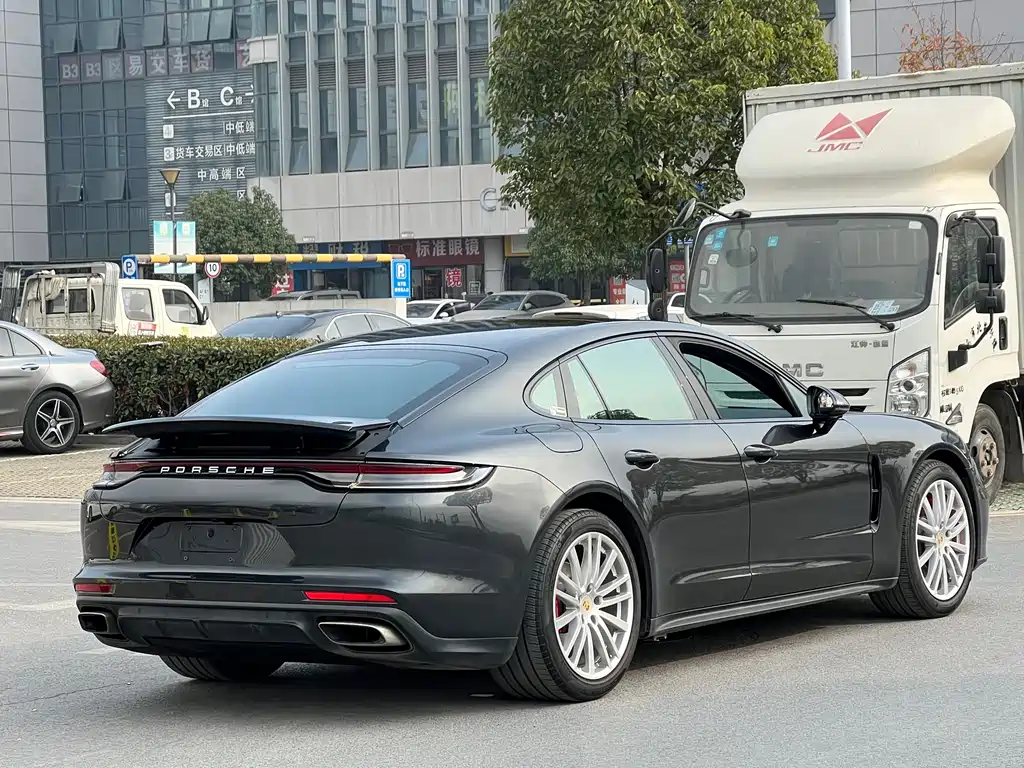 PORSCHE PANAMERA