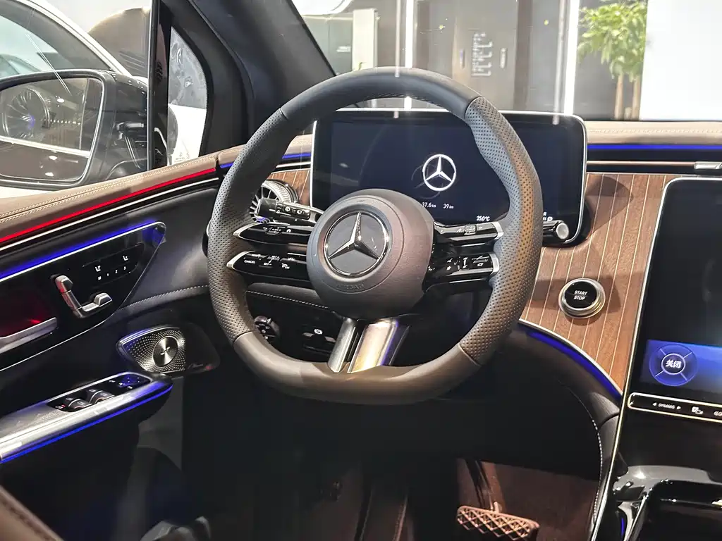 Mercedes-Benz EQE SUV — миниатюра 12