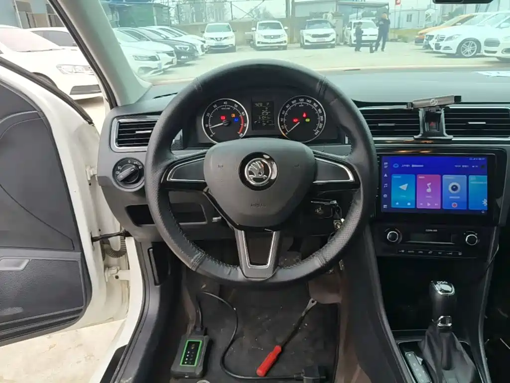 Skoda Rapid Spaceback — миниатюра 11