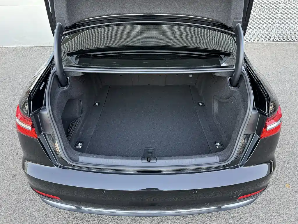 Audi A6L — миниатюра 6