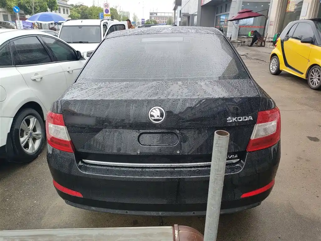 Skoda Octavia 2015 1.6L MT