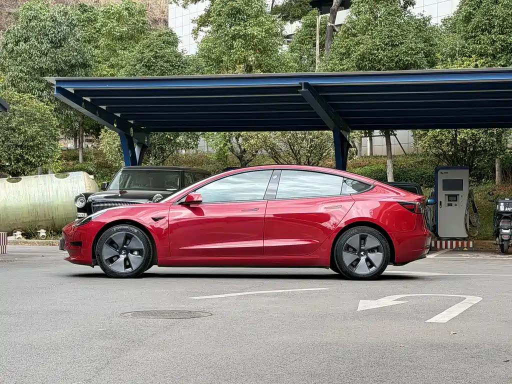 Tesla Model 3 — миниатюра 8