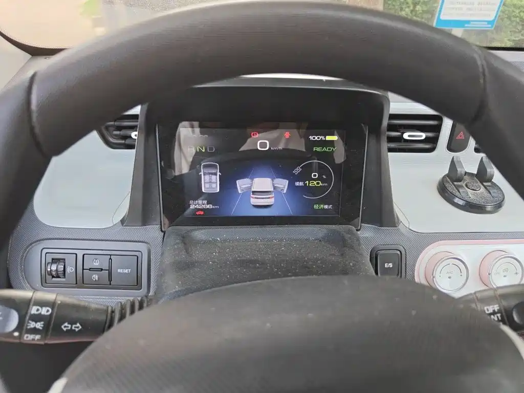 Wuling MINIEV — миниатюра 4