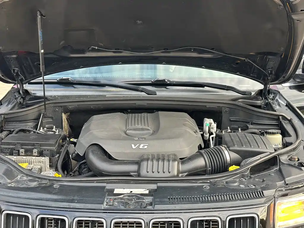 Jeep Grand Cherokee (Import) — миниатюра 19