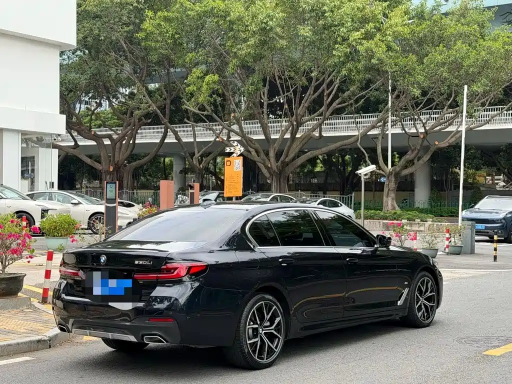 BMW 5 Series — миниатюра 17
