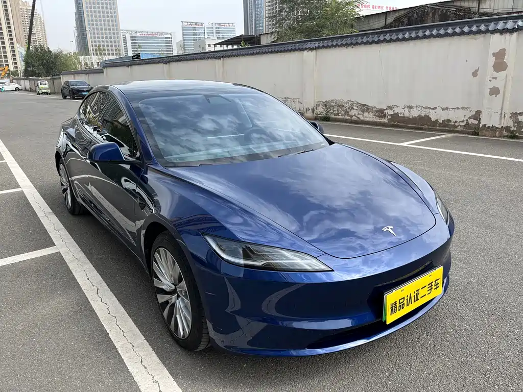 Tesla Model 3 — миниатюра 3