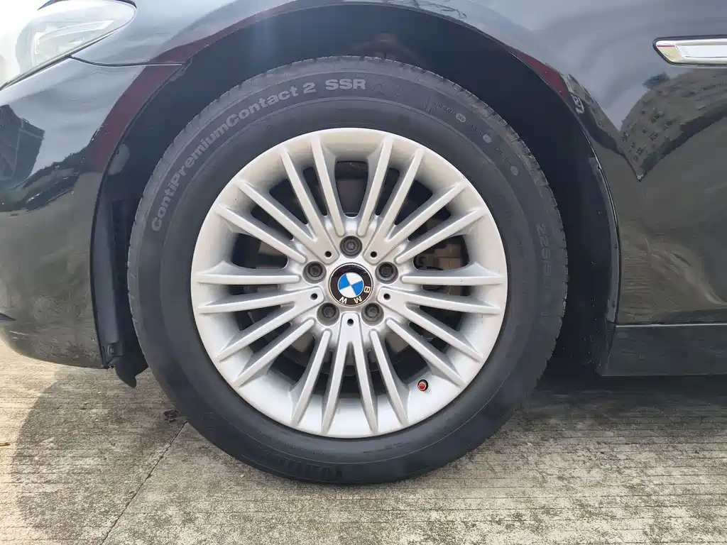 BMW 5 Series — миниатюра 17