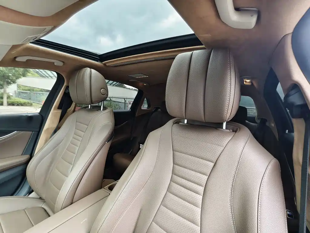 Mercedes-Benz E-Class — миниатюра 10